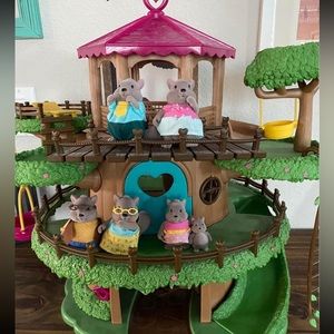 Like new! Lil woodzeez tree house family (like calico critters)